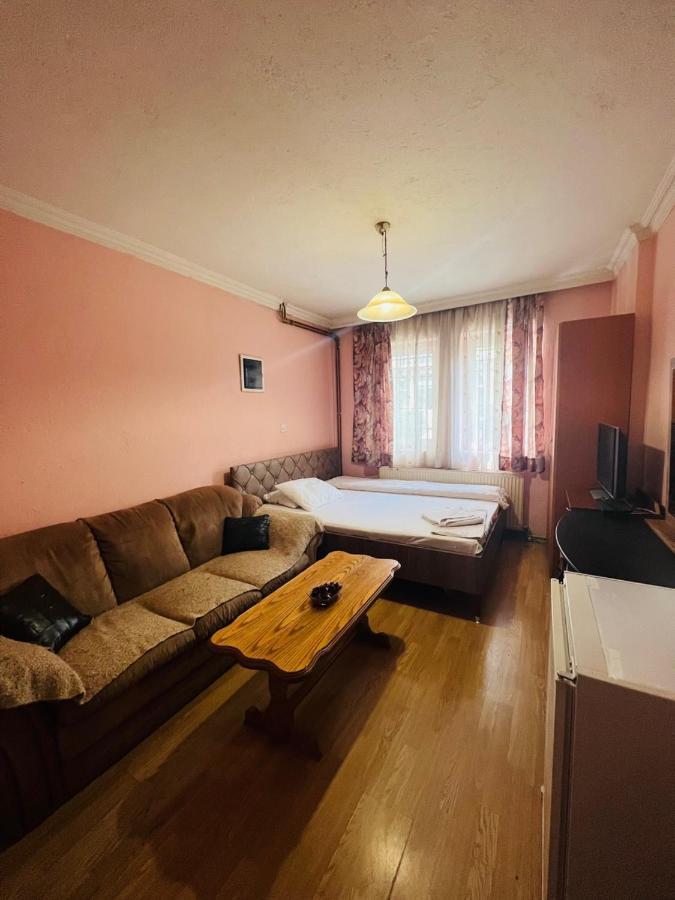 Guest House Velania 프리슈티나 외부 사진
