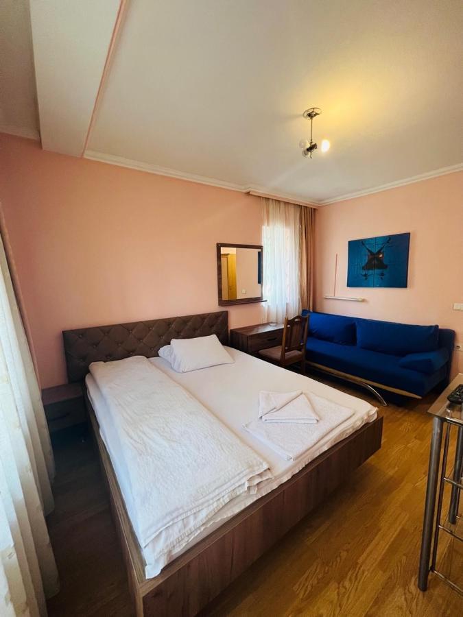 Guest House Velania 프리슈티나 외부 사진